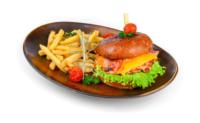 Istrski burger s pomfrijem, pijača