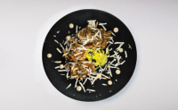 SVINJSKA RIBICA 200g z jurčki in dimljeno ricotto (keto)
