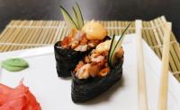 Gunkan Unagi-karaj